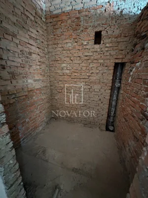 For Sale: One-Room Apartment, Un renovated! NO COMMISSION! Great