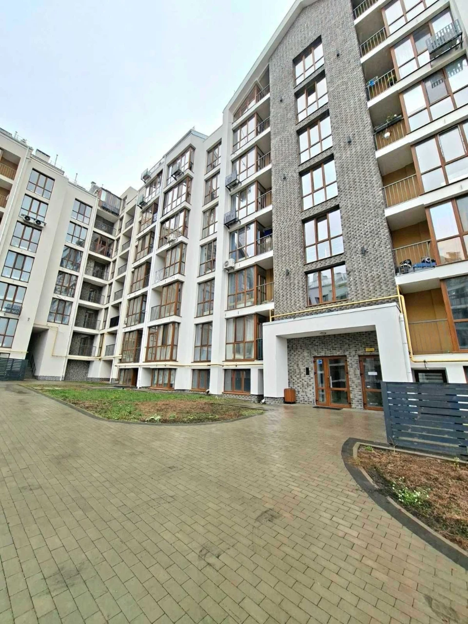One-room apartment-studio. Bucha. Minimal furnishing.