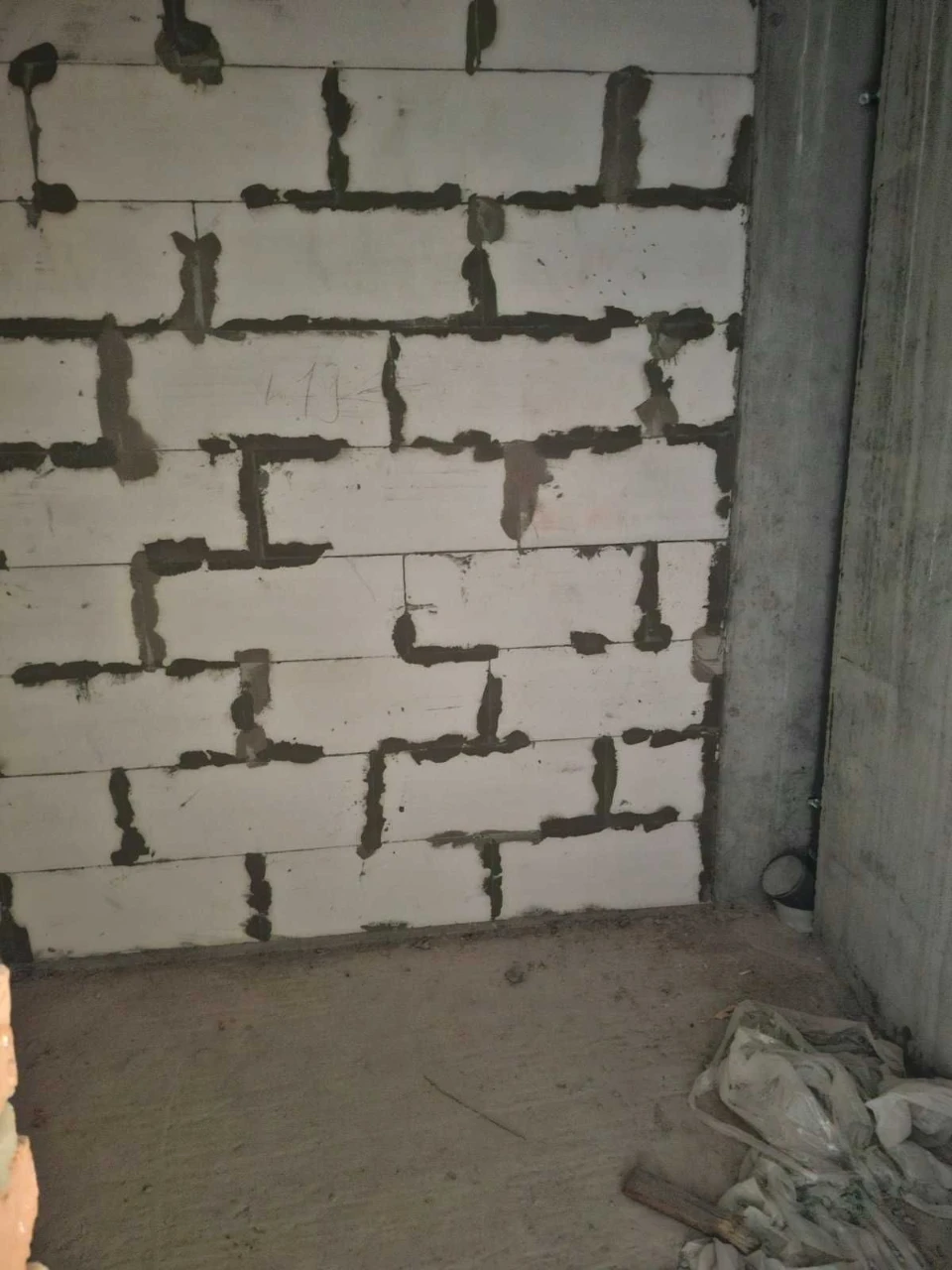 One-room apartment-studio. Bucha. Minimal furnishing.