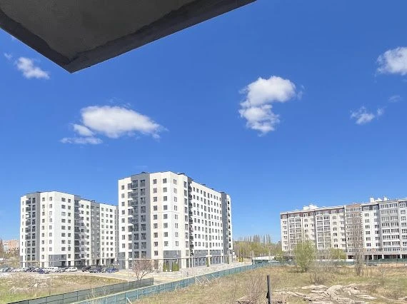 Просторная трехкомнатная квартира с индивидуальным газовым отоплением.