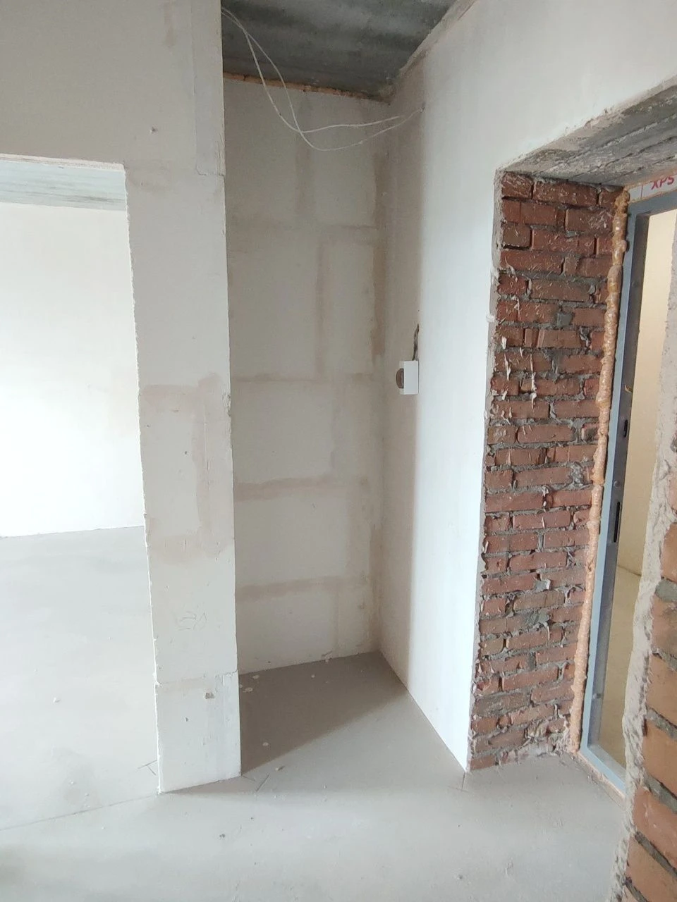 For Sale: One-Bedroom Apartment! NO COMMISSION!! GAS HEATED!!