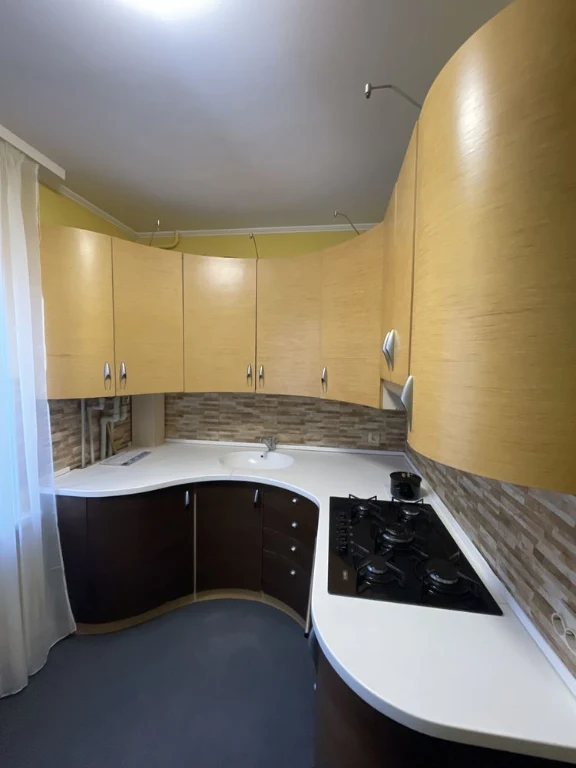 For Sale: 3-room apartment for a family, 80 sq m, 2 balconies, 2% taxes
