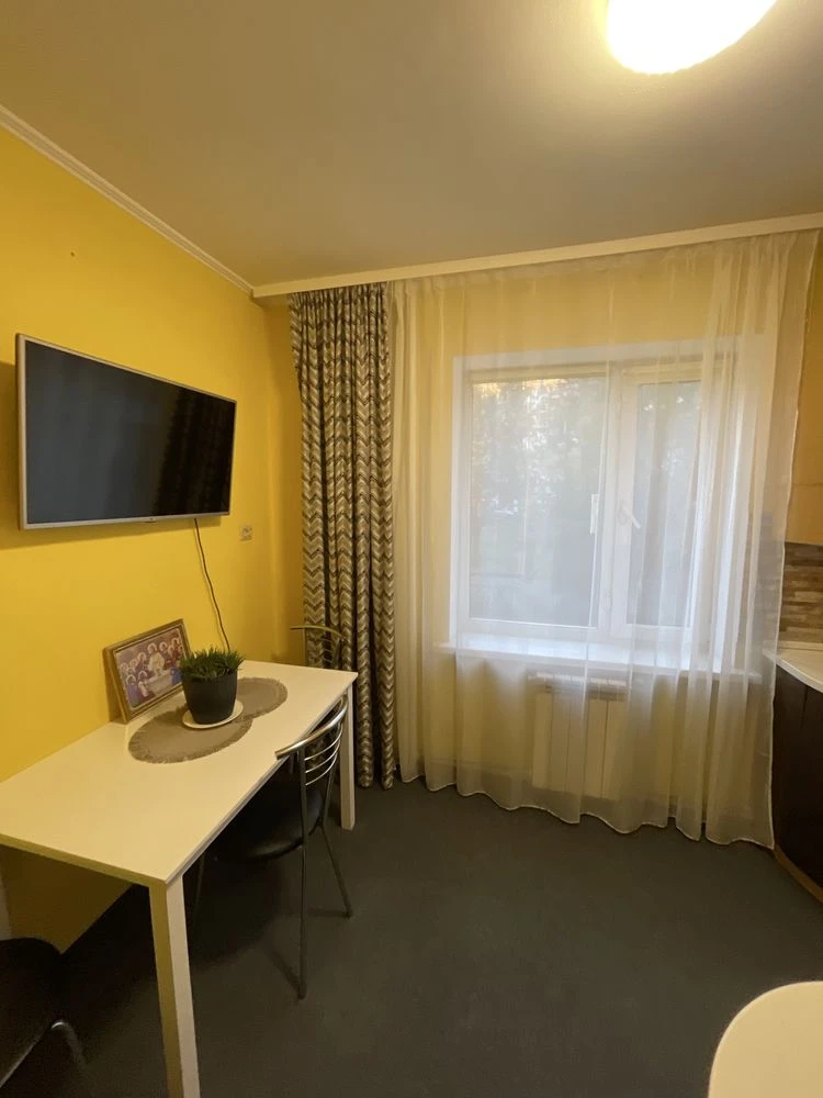 For Sale: 3-room apartment for a family, 80 sq m, 2 balconies, 2% taxes