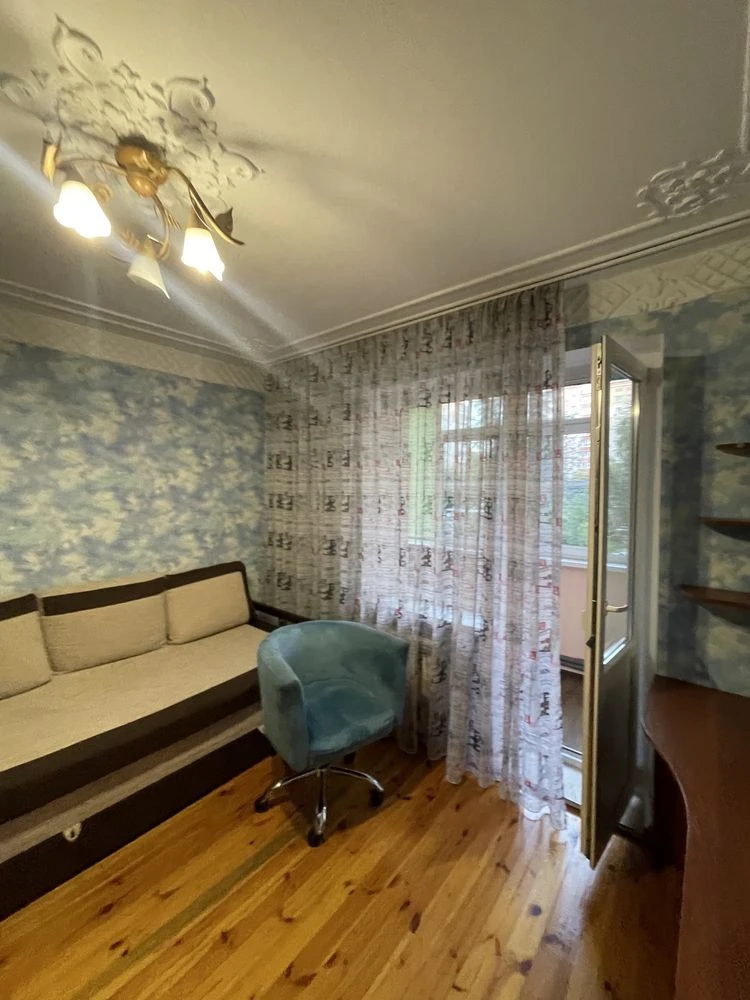 For Sale: 3-room apartment for a family, 80 sq m, 2 balconies, 2% taxes