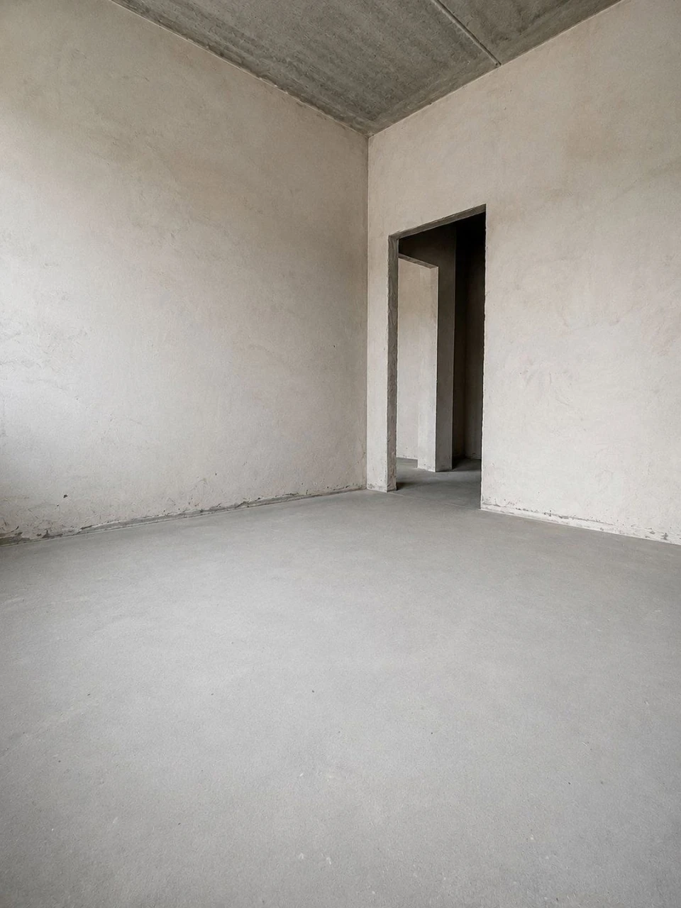 Large studio with balcony! Gas heating! There is a screed and plaster