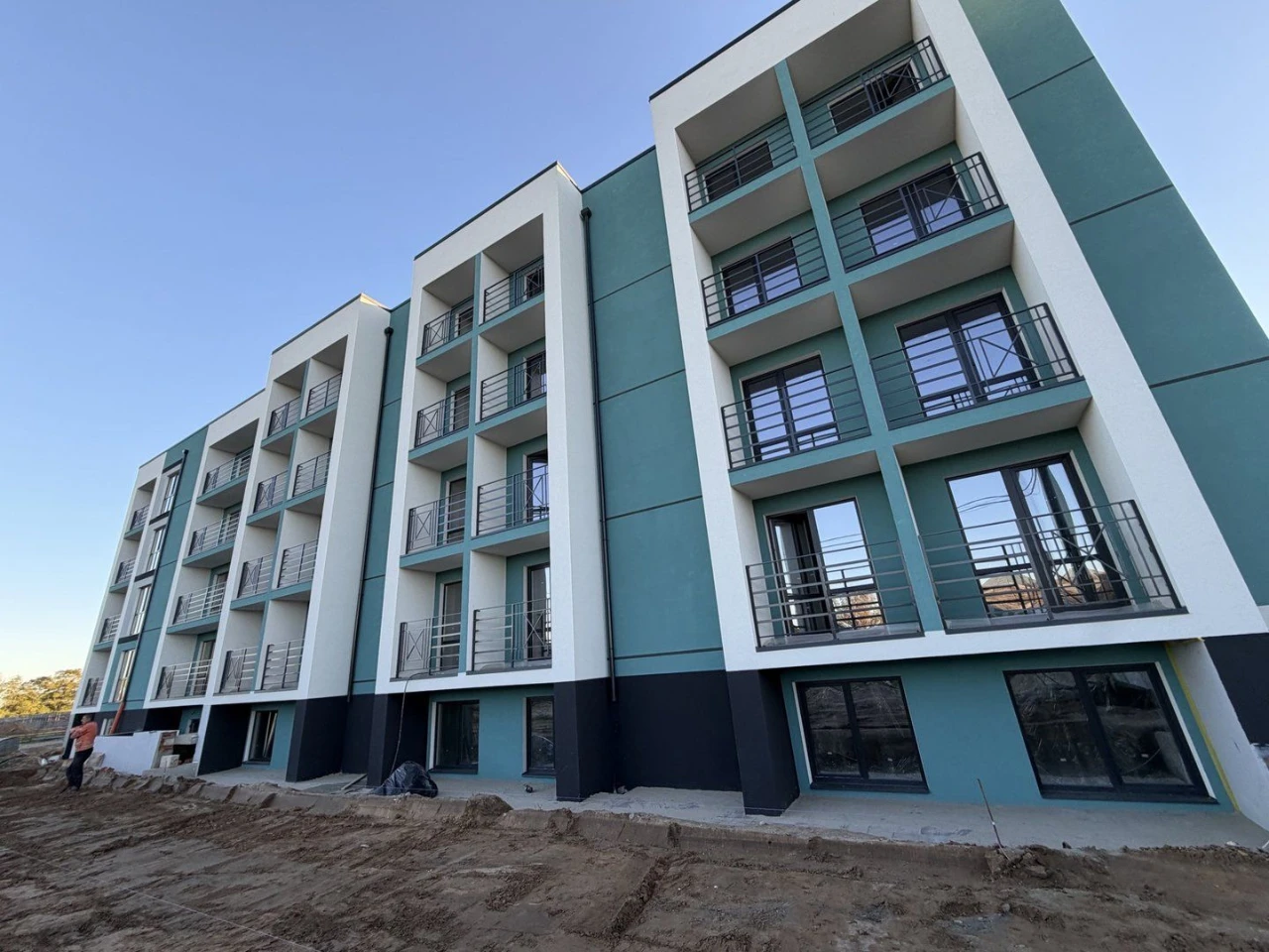 Large studio with balcony! Gas heating! There is a screed and plaster