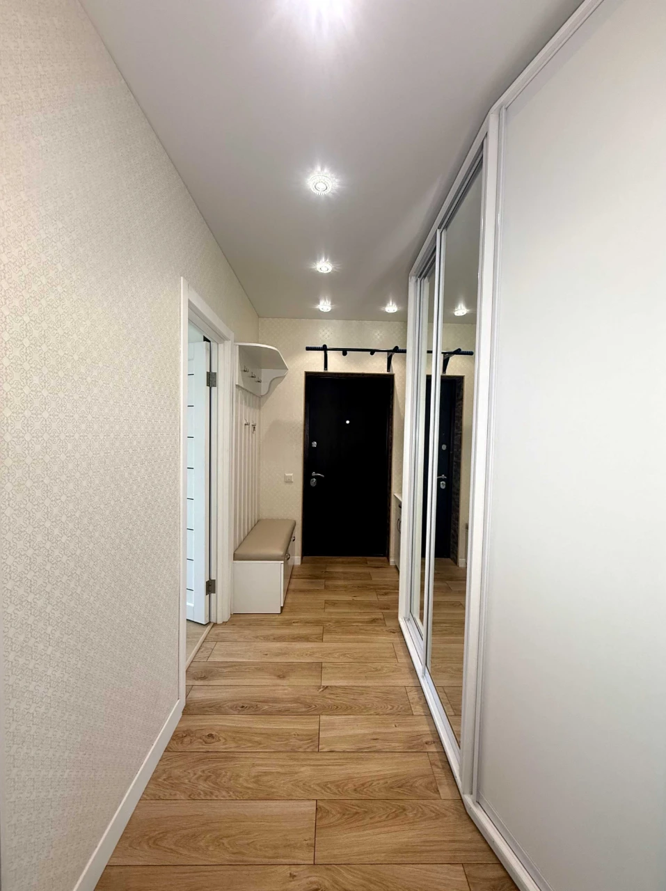 2-bedroom apartment renovated. Bucha. Minimal furnishing.