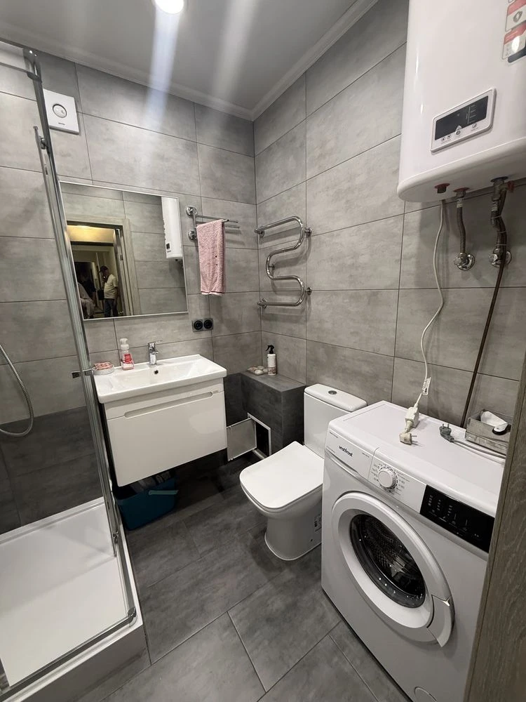For Sale - Commission-Free 1-room Apartment with Quality Renovation!