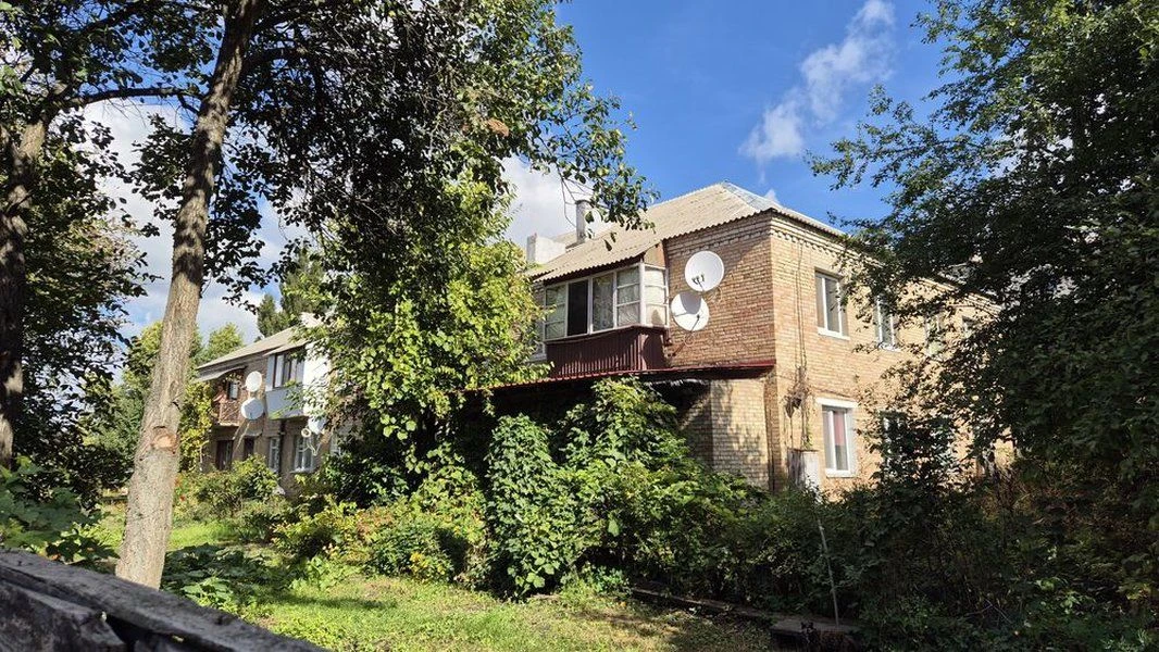 Apartment for sale: 1-bedroom apartment with renovation, balcony and gas heating