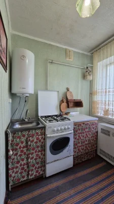 Apartment for sale: 1-bedroom apartment with renovation, balcony and gas heating