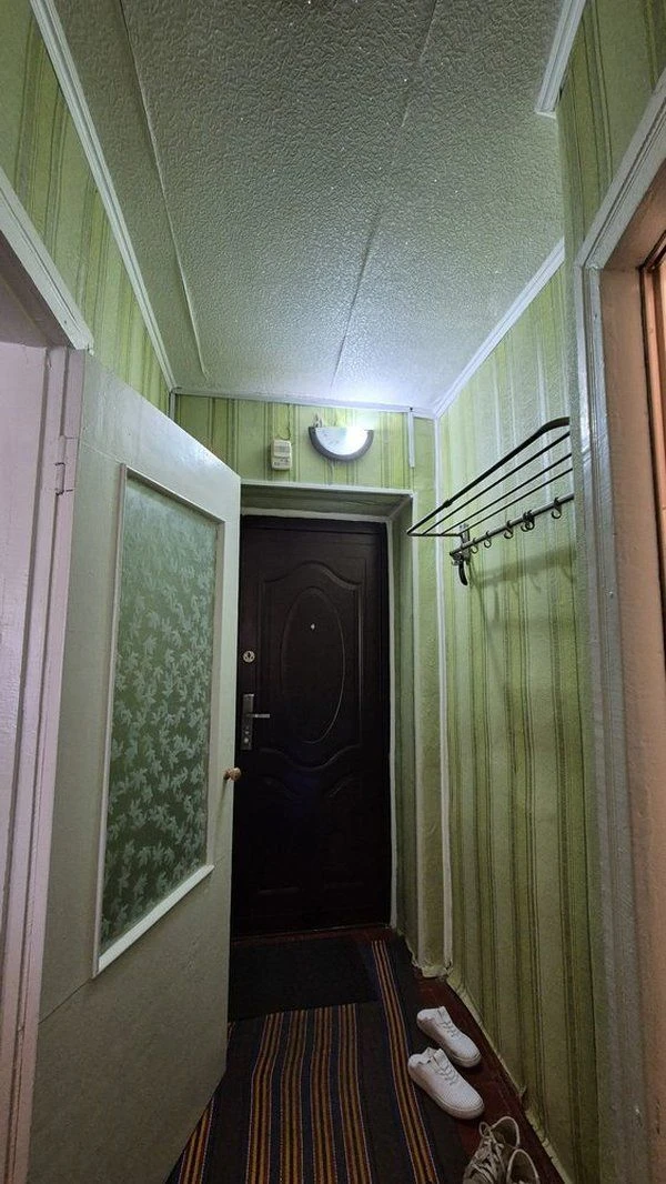 Apartment for sale: 1-bedroom apartment with renovation, balcony and gas heating