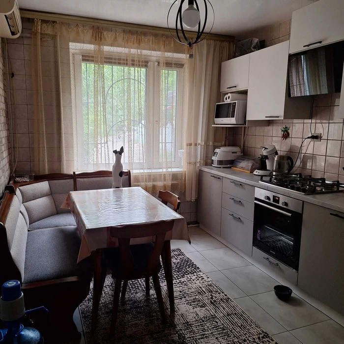 I will sell a 4-room apartment in the Topolya-3 residential area