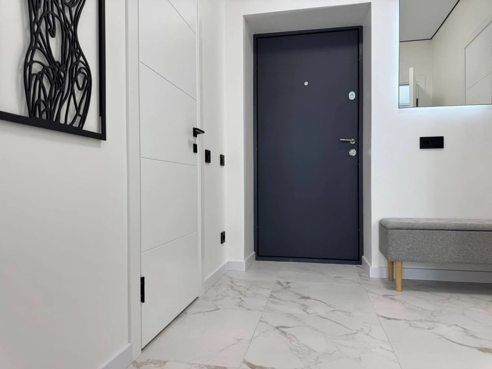 Apartment for Sale: Modern and Stylish Renovation