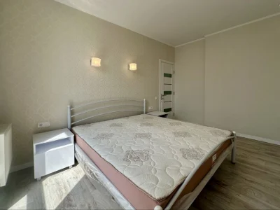 Велика 2-кімнатна квартира 71 м² з дизайнерським ремонтом