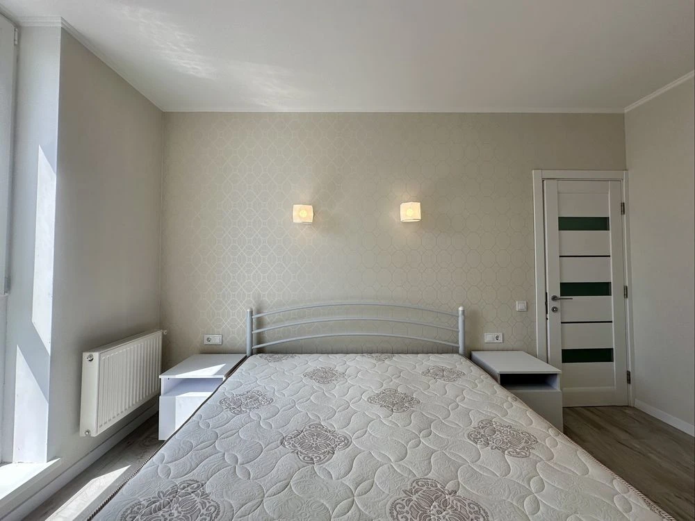 Велика 2-кімнатна квартира 71 м² з дизайнерським ремонтом