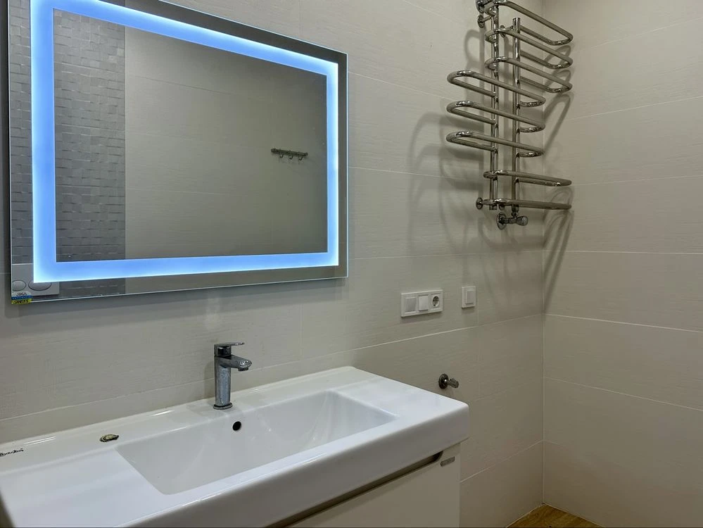 Велика 2-кімнатна квартира 71 м² з дизайнерським ремонтом