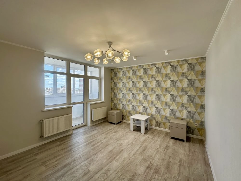 Велика 2-кімнатна квартира 71 м² з дизайнерським ремонтом