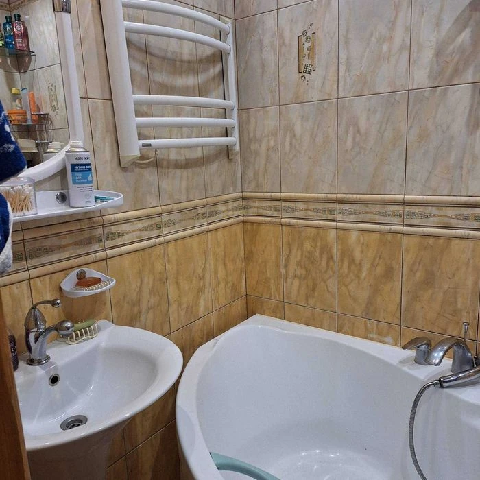 I will sell a 4-room apartment in the Topolya-3 residential area