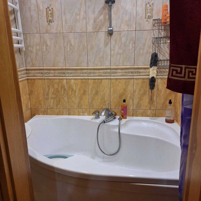I will sell a 4-room apartment in the Topolya-3 residential area