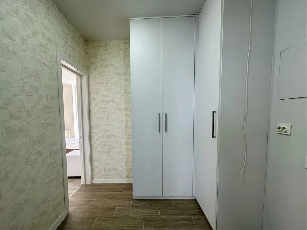 Велика 2-кімнатна квартира 71 м² з дизайнерським ремонтом