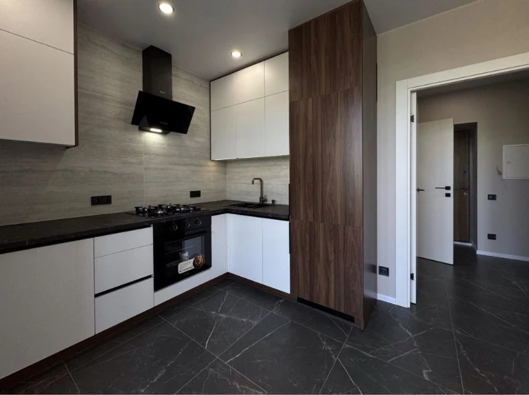 Urgent! Apartment with Renovation! Great Price! $58,000!
