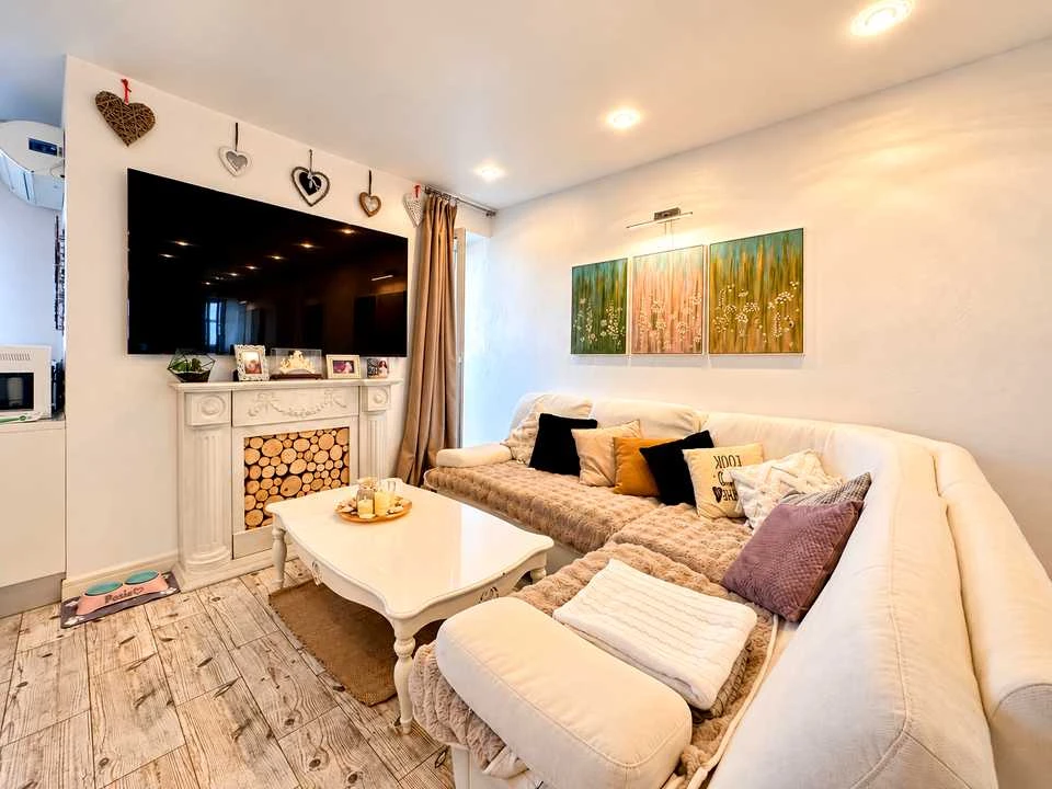 Apartment. Bucha, Nove shose