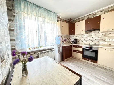 Продам. Двокімнатна 54м2 з ремонтом