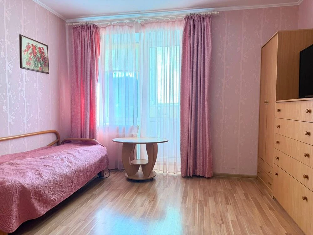 Продам. Центр. ЖК Варшавський двір. Однокімнатна