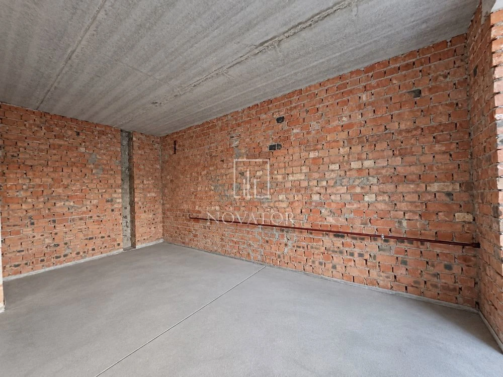 For Sale: Large 1-bedroom apartment near Buchan Park!