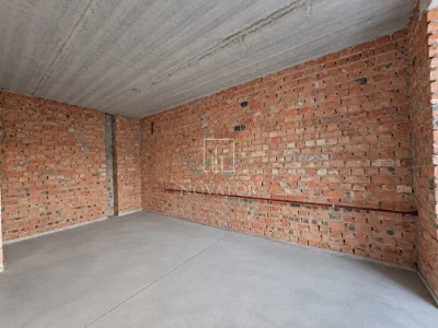 For Sale: Large 1-bedroom apartment near Buchan Park!