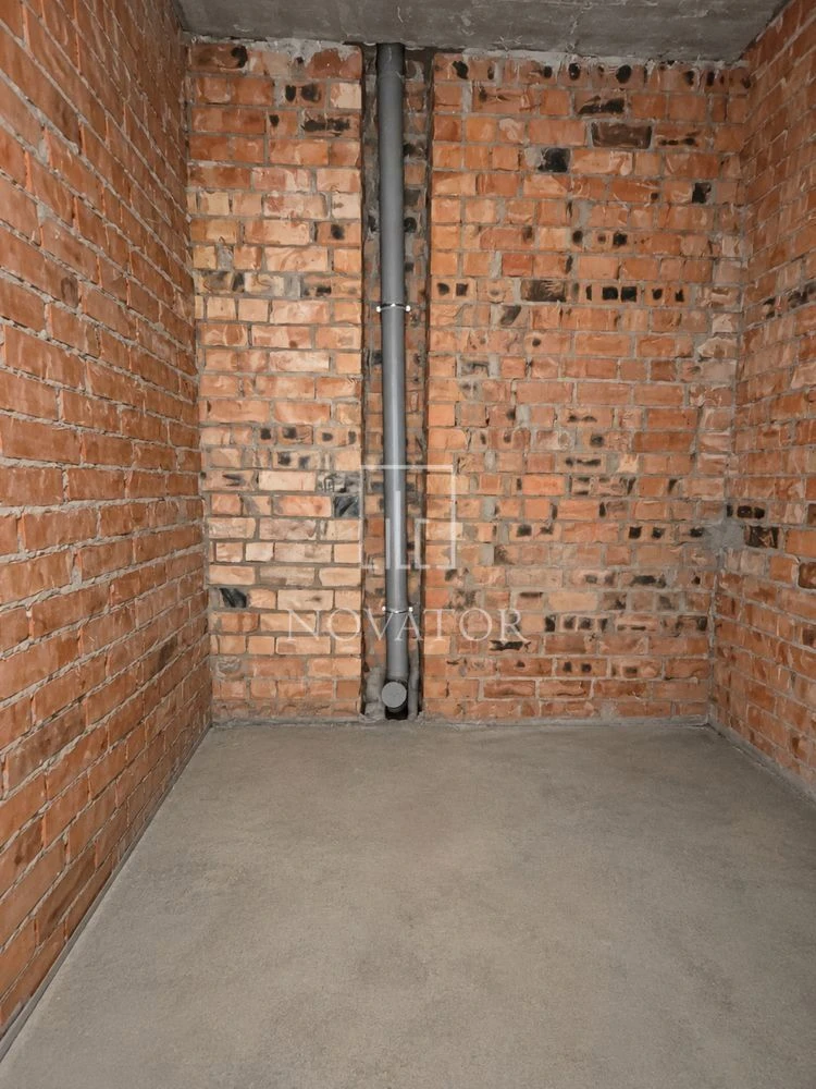 For Sale: Large 1-bedroom apartment near Buchan Park!