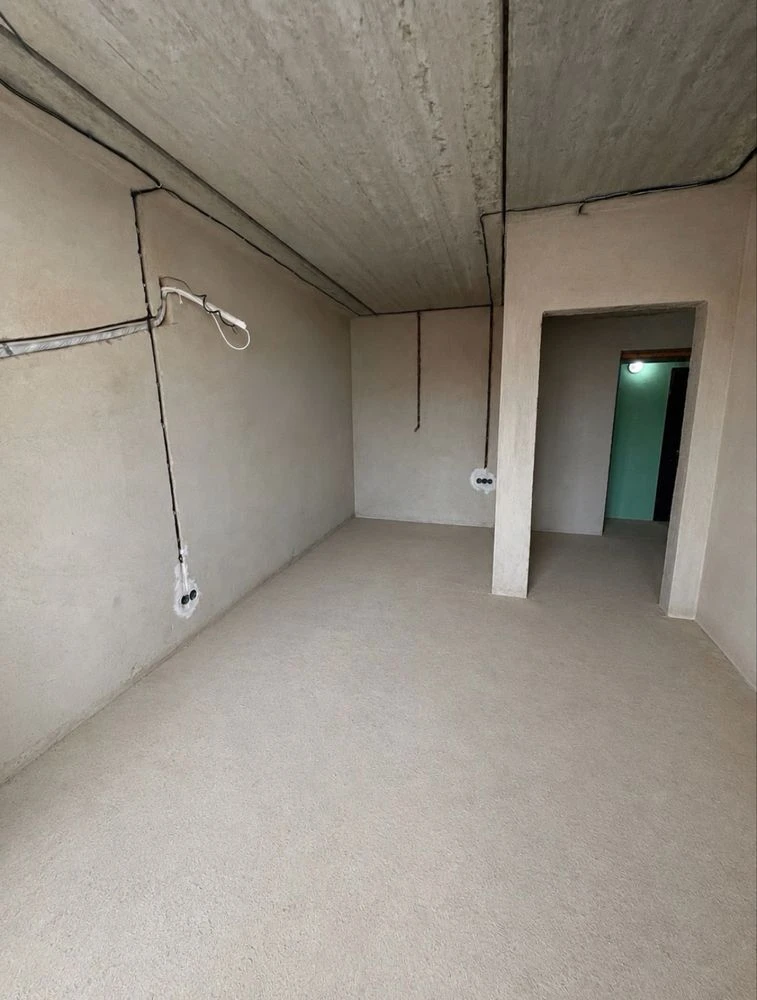 For Sale: 1-bedroom apartment with partial renovation! NO COMMISSION!