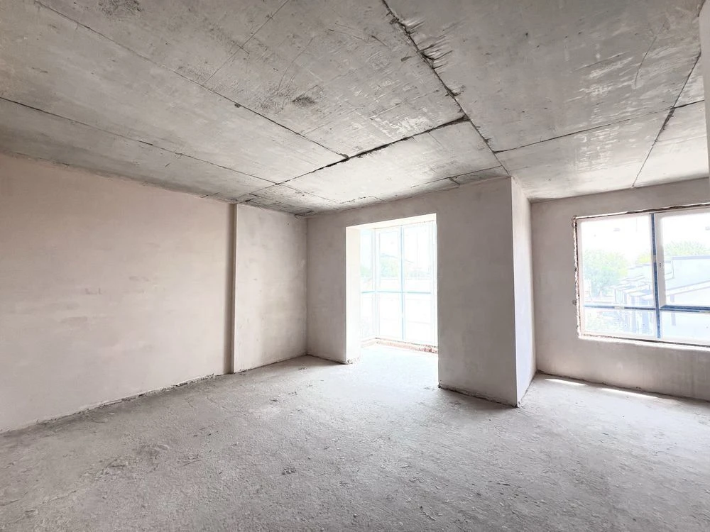 Spacious 1-bedroom apartment, open layout! With a balcony! Buchansky