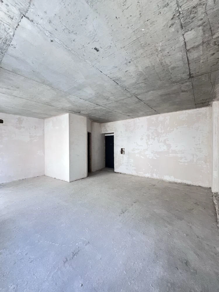 Spacious 1-bedroom apartment, open layout! With a balcony! Buchansky