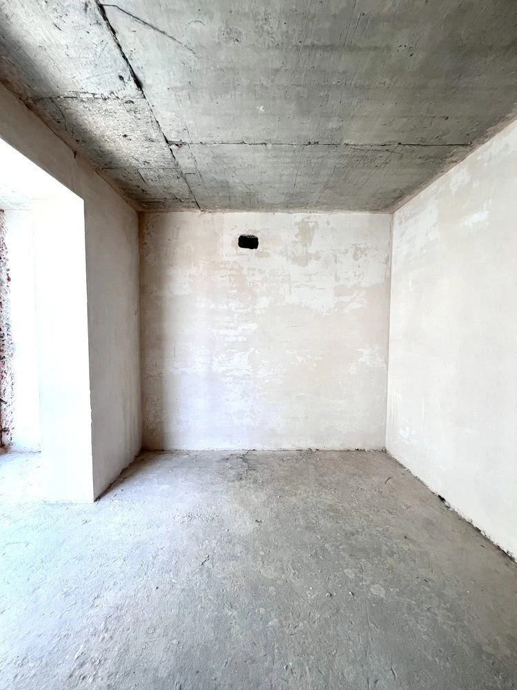 Spacious 1-bedroom apartment, open layout! With a balcony! Buchansky