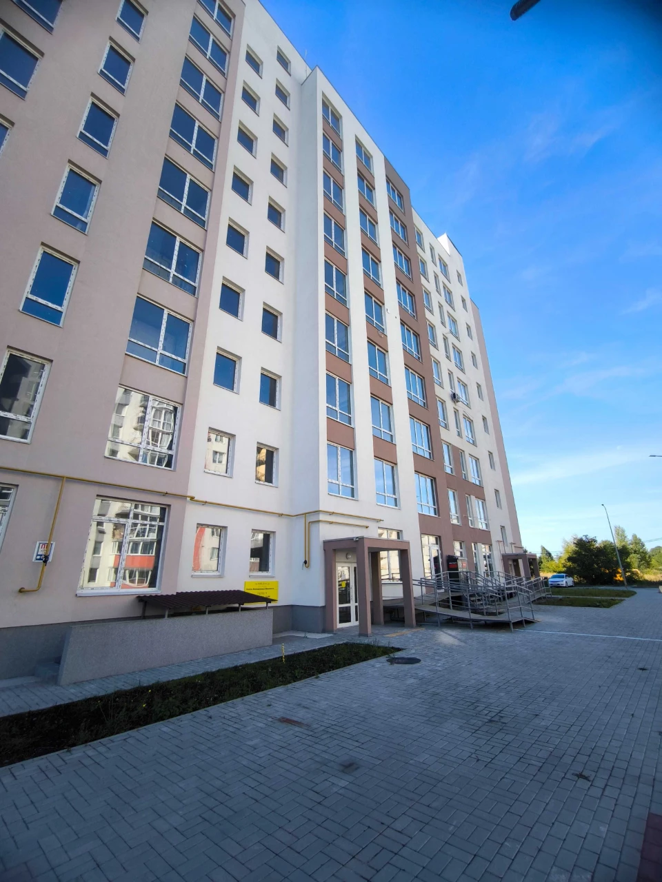 Велика квартира 41м з заселеним балконом. Зданий будинок, вс