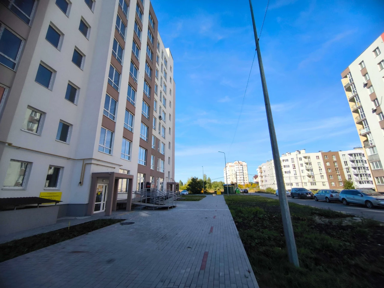 Велика квартира 41м з заселеним балконом. Зданий будинок, вс