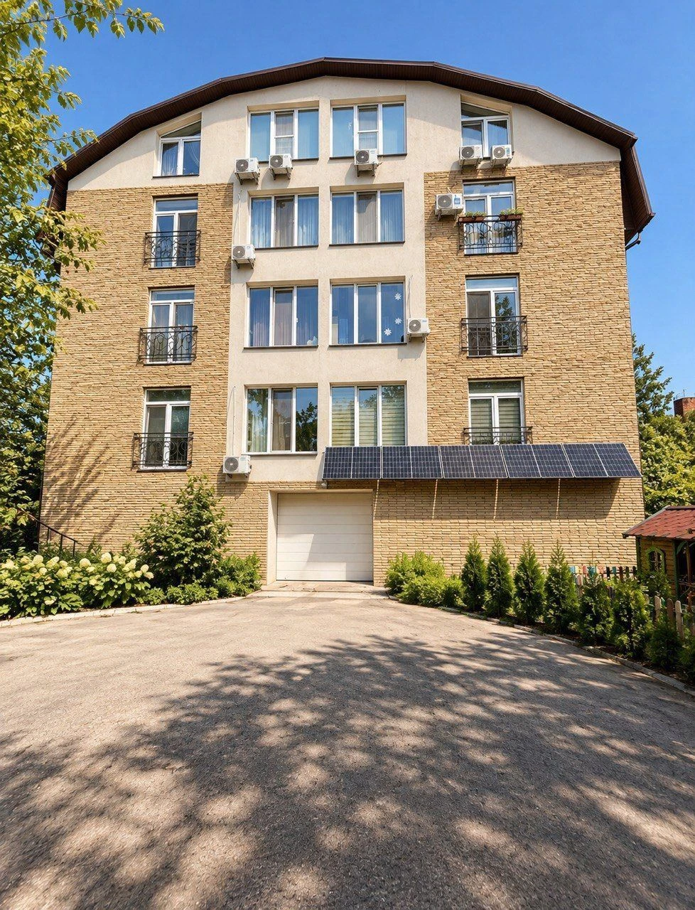 For Sale! NO COMMISSION! 2-room apartment renovated! 2% minimum processing fee