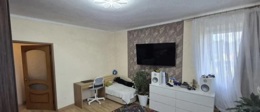 Sale of a cozy 42 sq m apartment in the center of Buch.