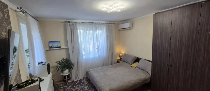 Sale of a cozy 42 sq m apartment in the center of Buch.
