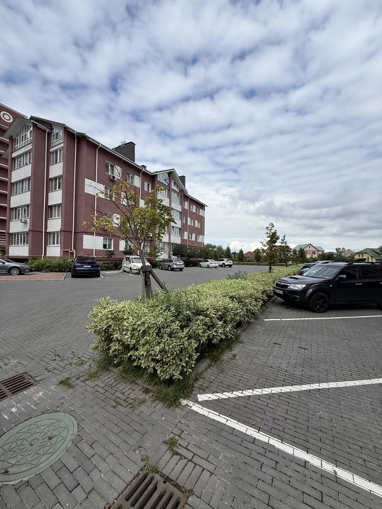 For Sale - 1 Apartment Without Commission! Un renovated