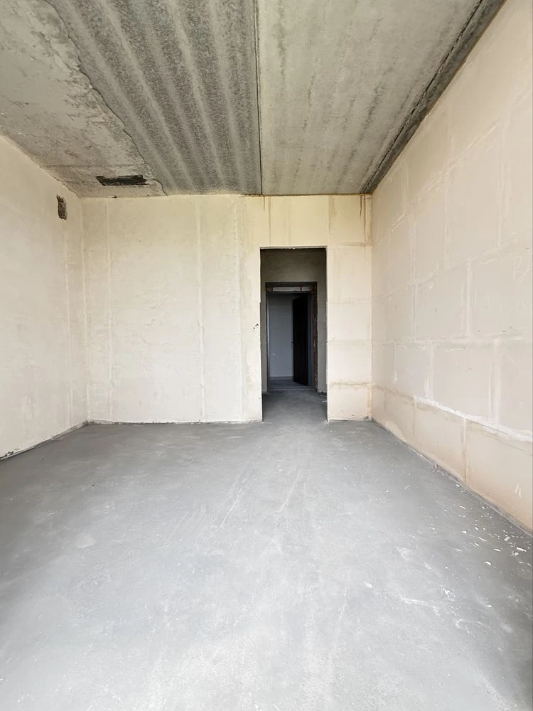 For Sale - 1 Apartment Without Commission! Un renovated