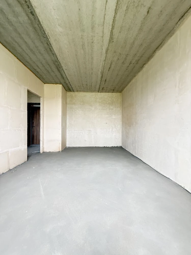 For Sale - 1 Apartment Without Commission! Un renovated