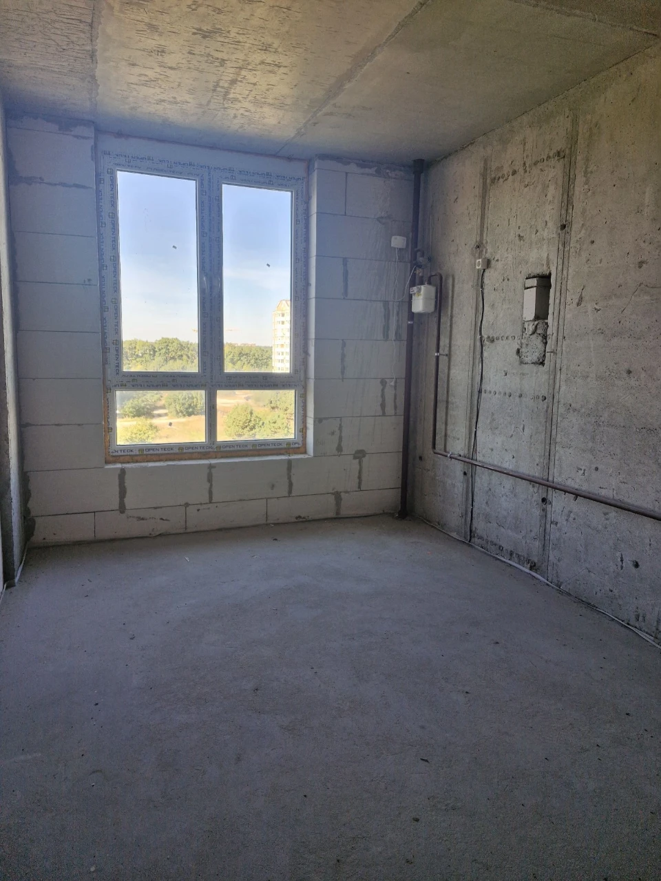 Apartment 2% 1 room with gas. Occupied house.