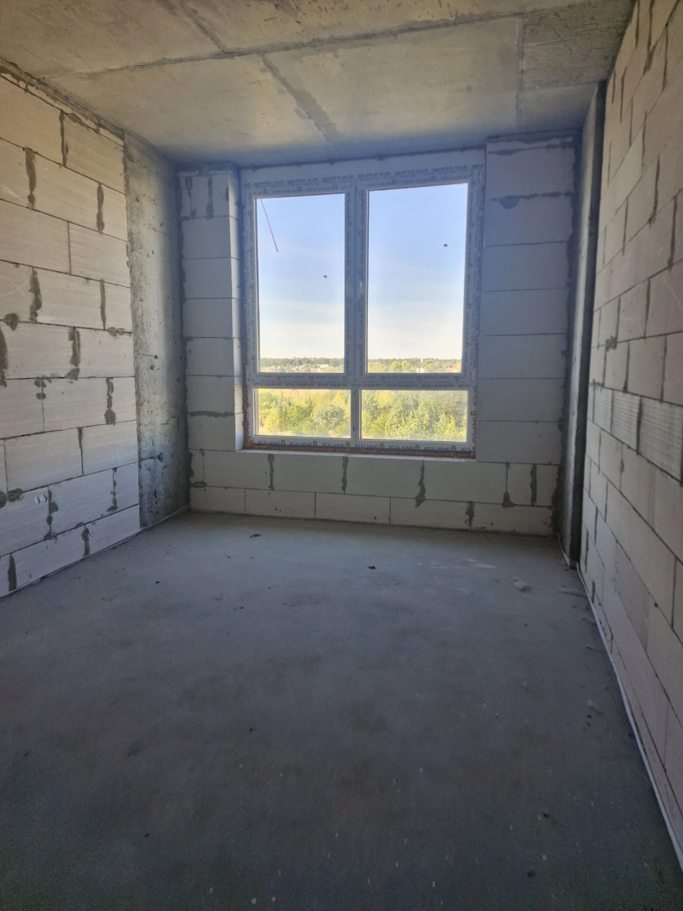 Apartment 2% 1 room with gas. Occupied house.
