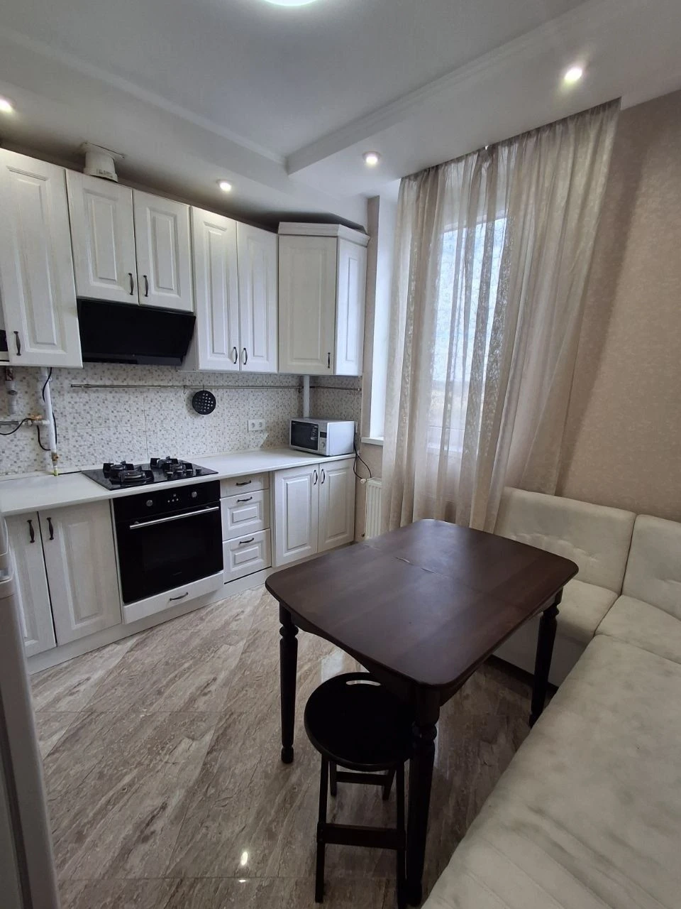 One-bedroom apartment renovated with independent gas heating