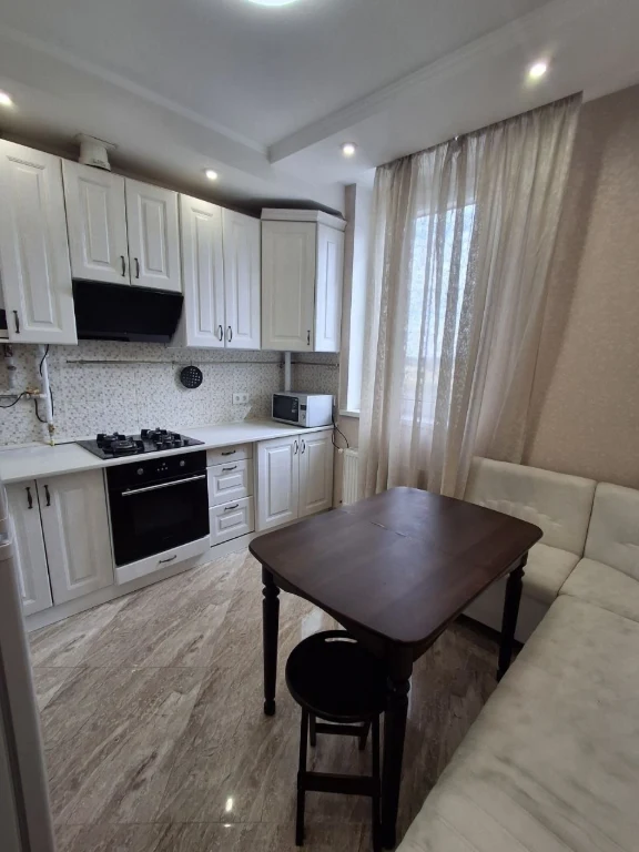 One-bedroom apartment renovated with independent gas heating