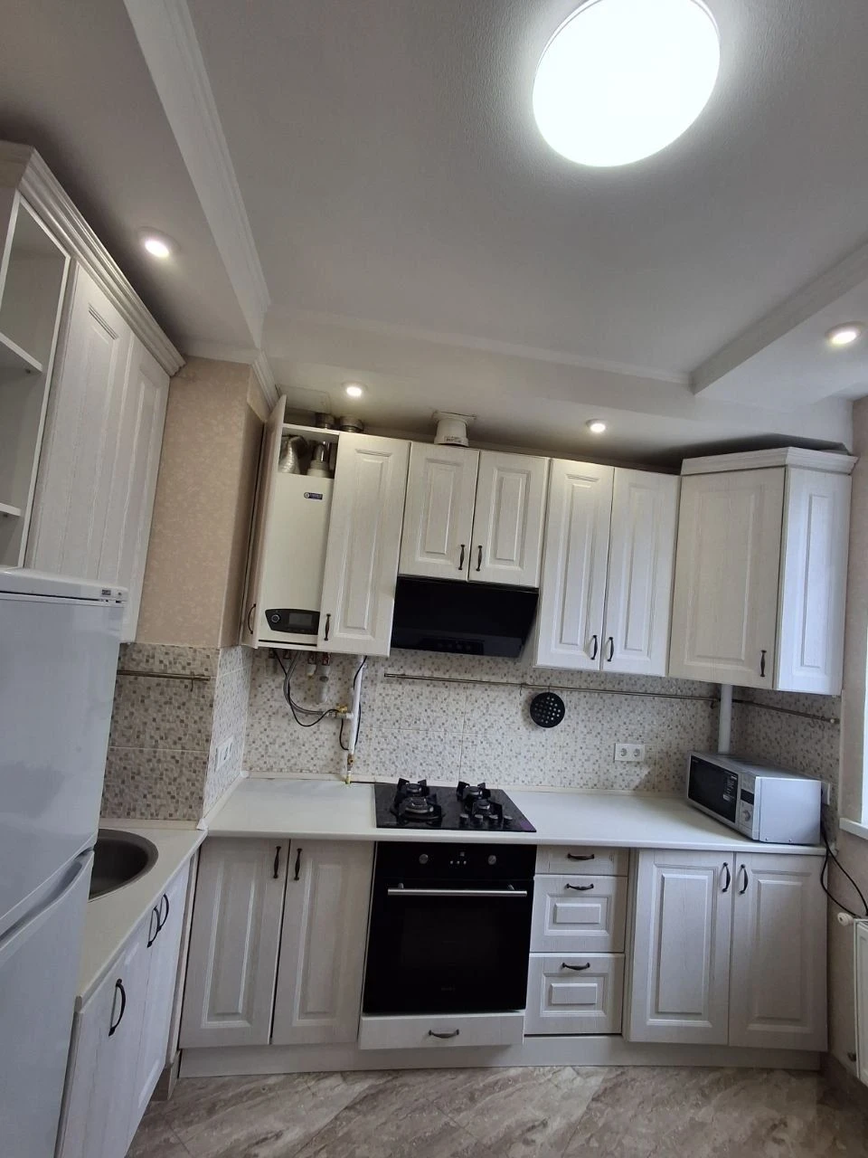 One-bedroom apartment renovated with independent gas heating