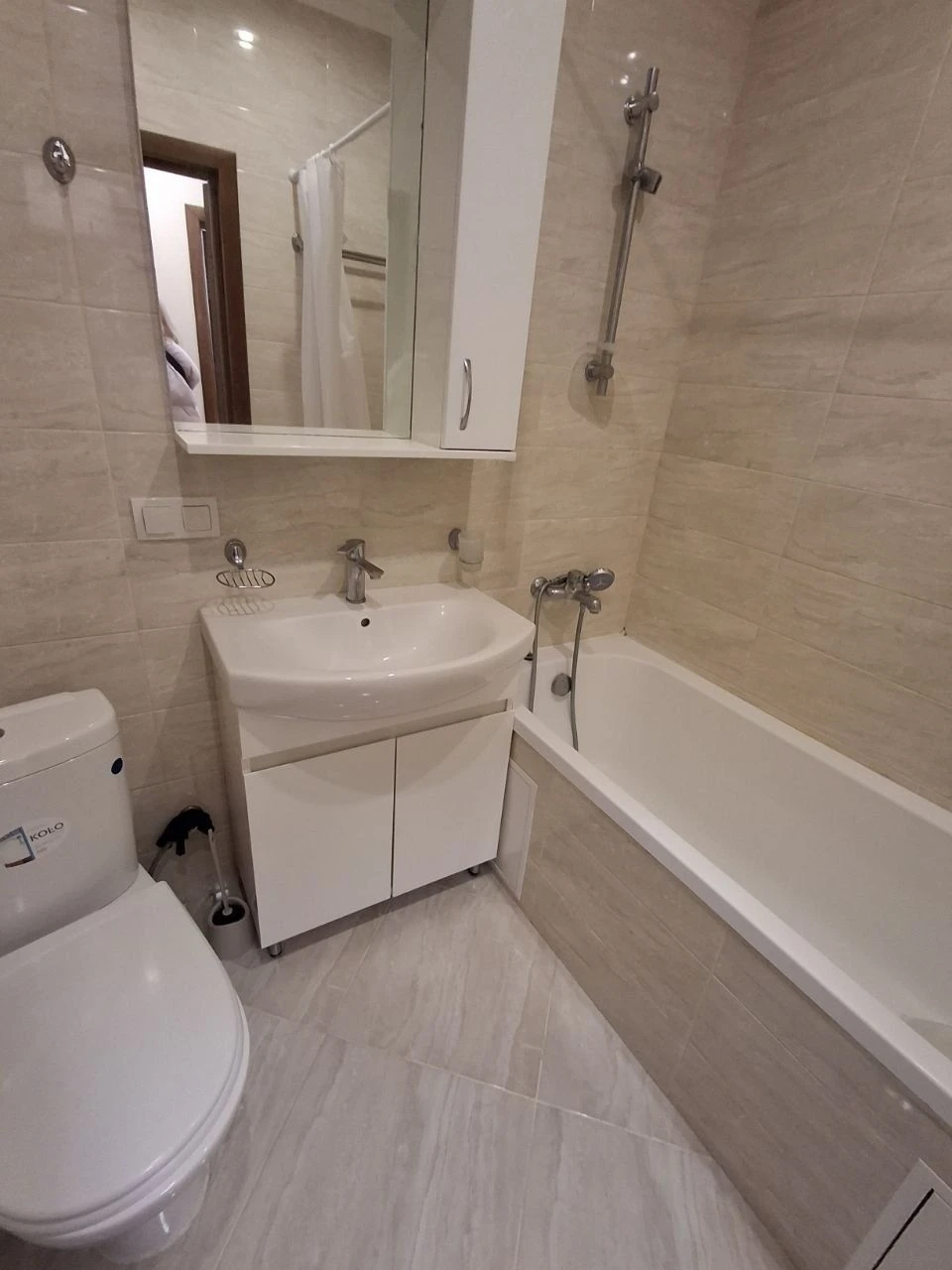 One-bedroom apartment renovated with independent gas heating