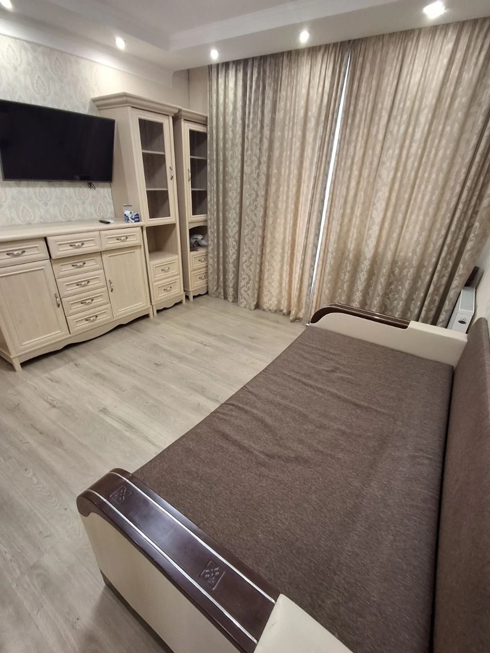 One-bedroom apartment renovated with independent gas heating